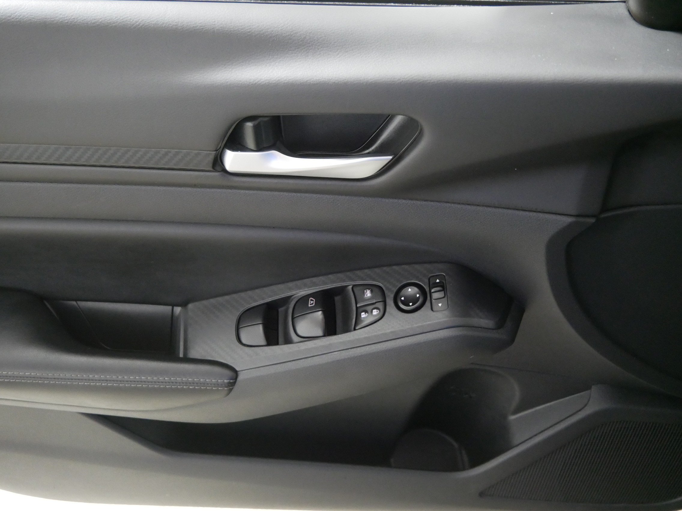 Used 2025 Nissan Altima 2.5 SV FWD image 19