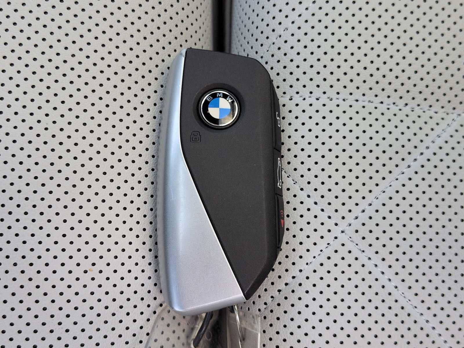 Used 2026 BMW X5 xDrive40i w/ M Sport Package AWD/4WD image 38
