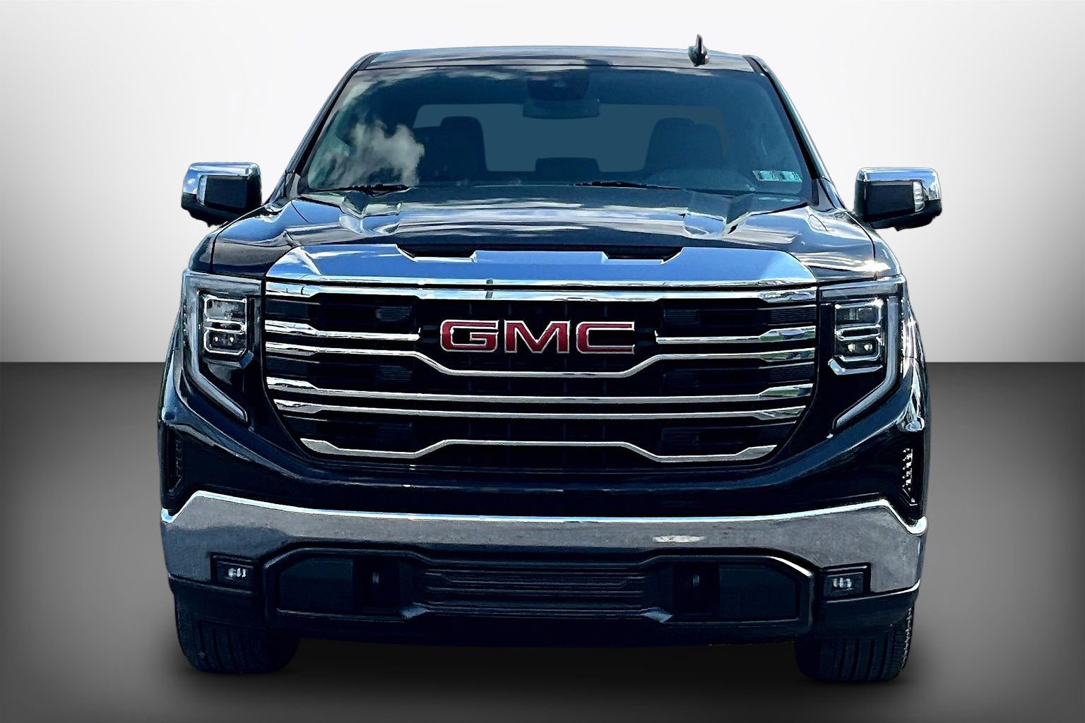 Used 2025 GMC Sierra 1500 SLT AWD/4WD image 2