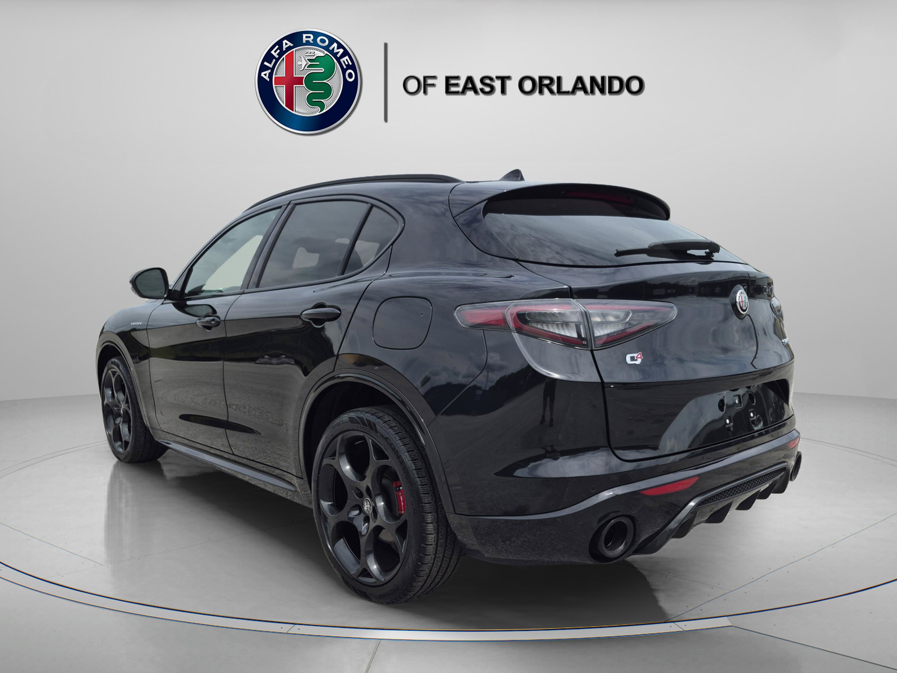 Used 2024 Alfa Romeo Stelvio Veloce AWD/4WD image 5