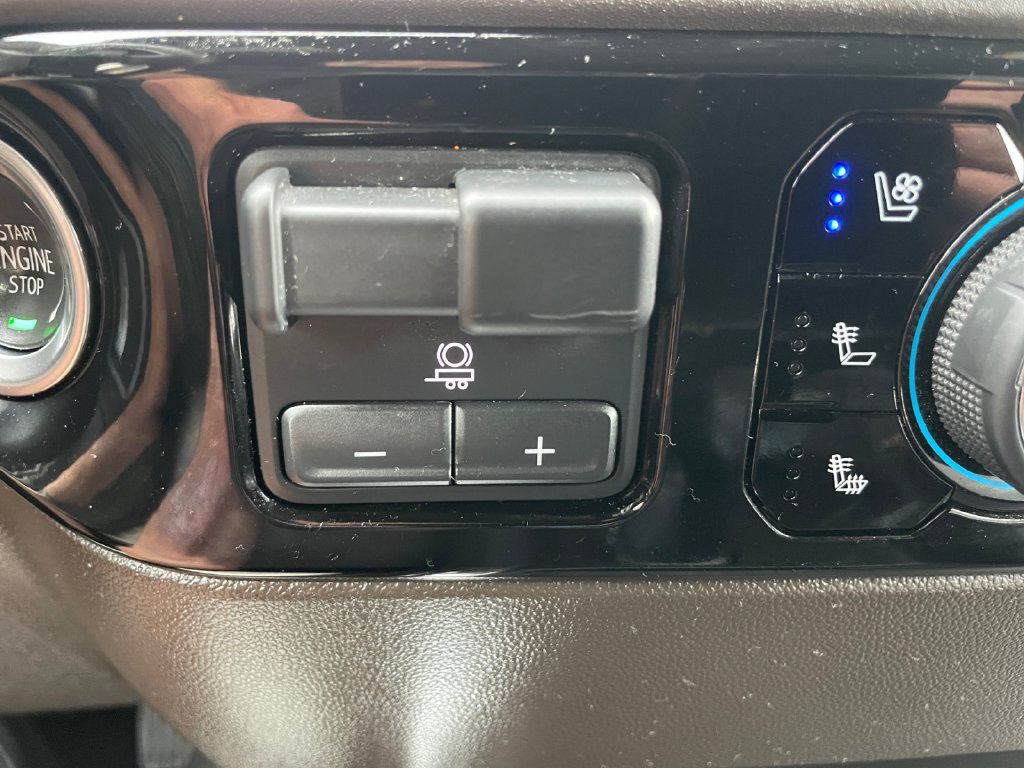 Used 2025 Chevrolet Silverado 1500 LTZ AWD/4WD image 42