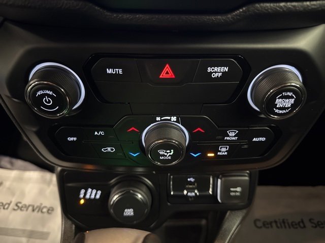 Used 2018 Jeep Renegade Latitude w/ Popular Equipment Group image 16