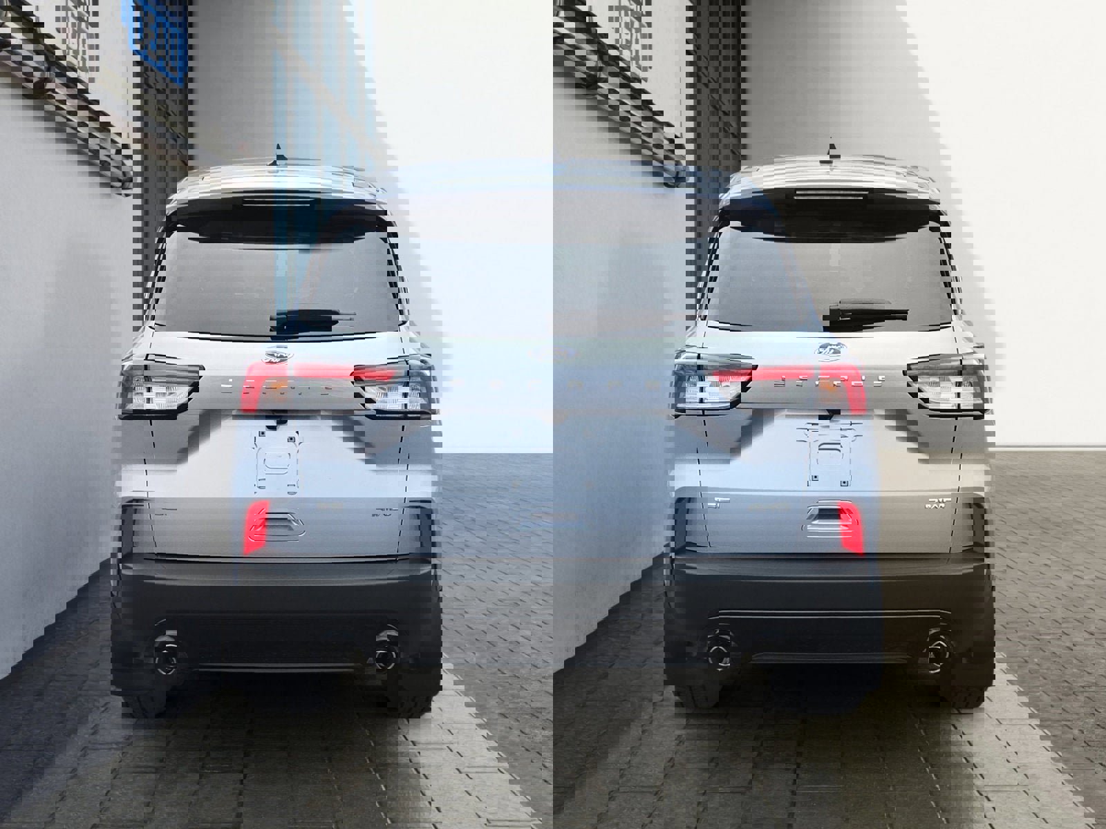 Used 2022 Ford Escape SE w/ SE Sport Appearance Package image 4