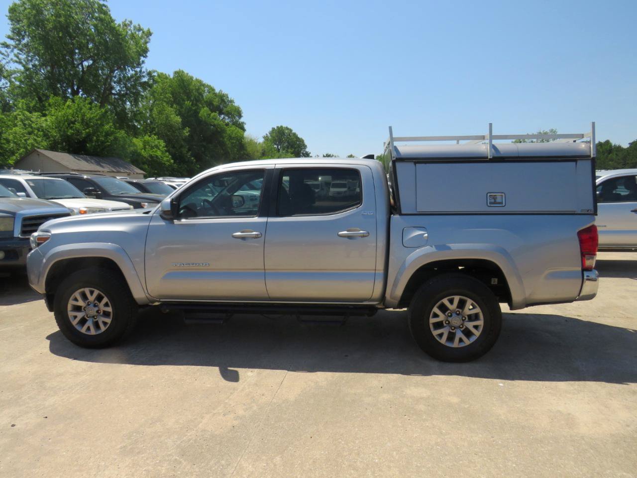Used 2017 Toyota Tacoma SR5 w/ Tow Package RWD image 8