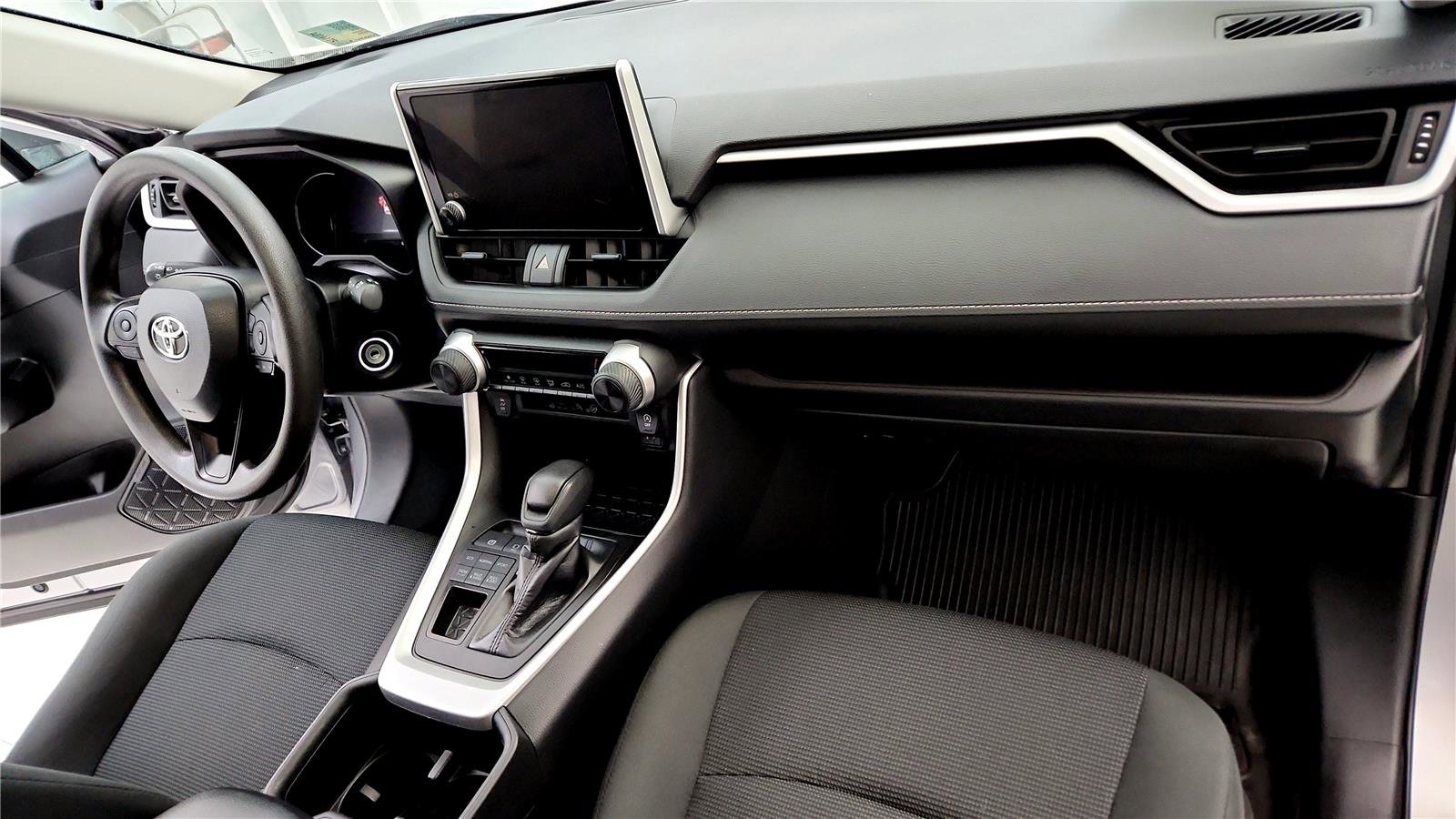 Used 2024 Toyota RAV4 LE image 16