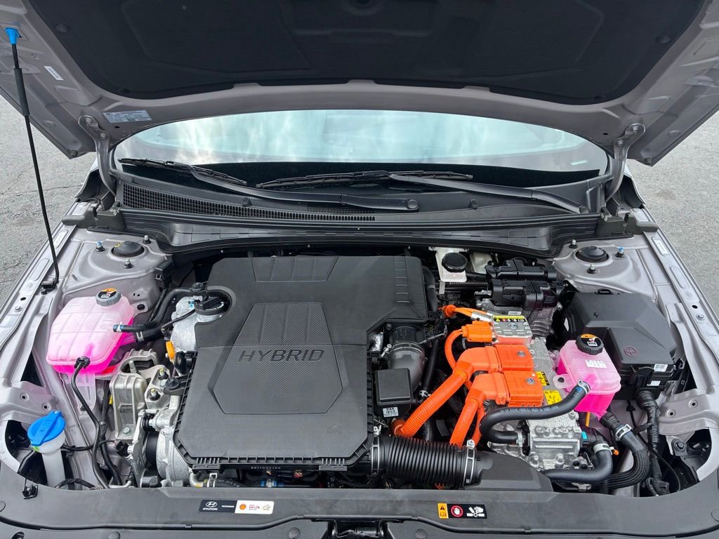 Used 2025 Hyundai Elantra Limited FWD image 9