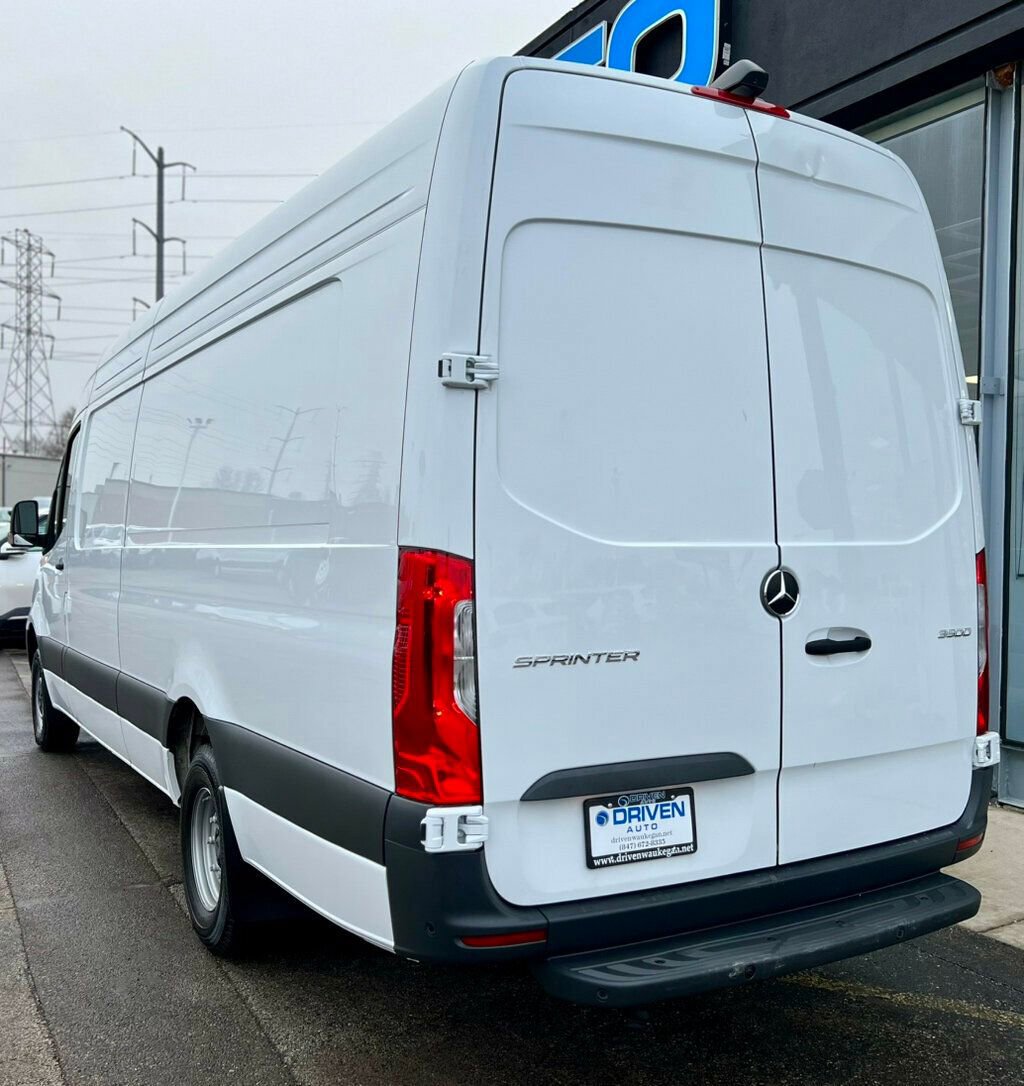 Used 2024 Mercedes-Benz Sprinter 3500 image 3