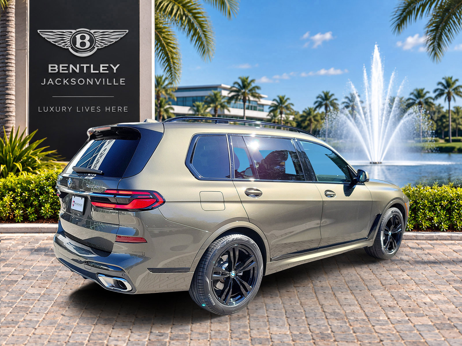 Used 2024 BMW X7 xDrive40i w/ M Sport Package AWD/4WD image 6