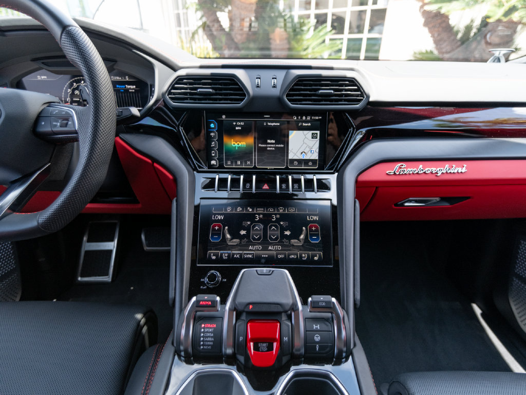Used 2022 Lamborghini Urus AWD/4WD image 29