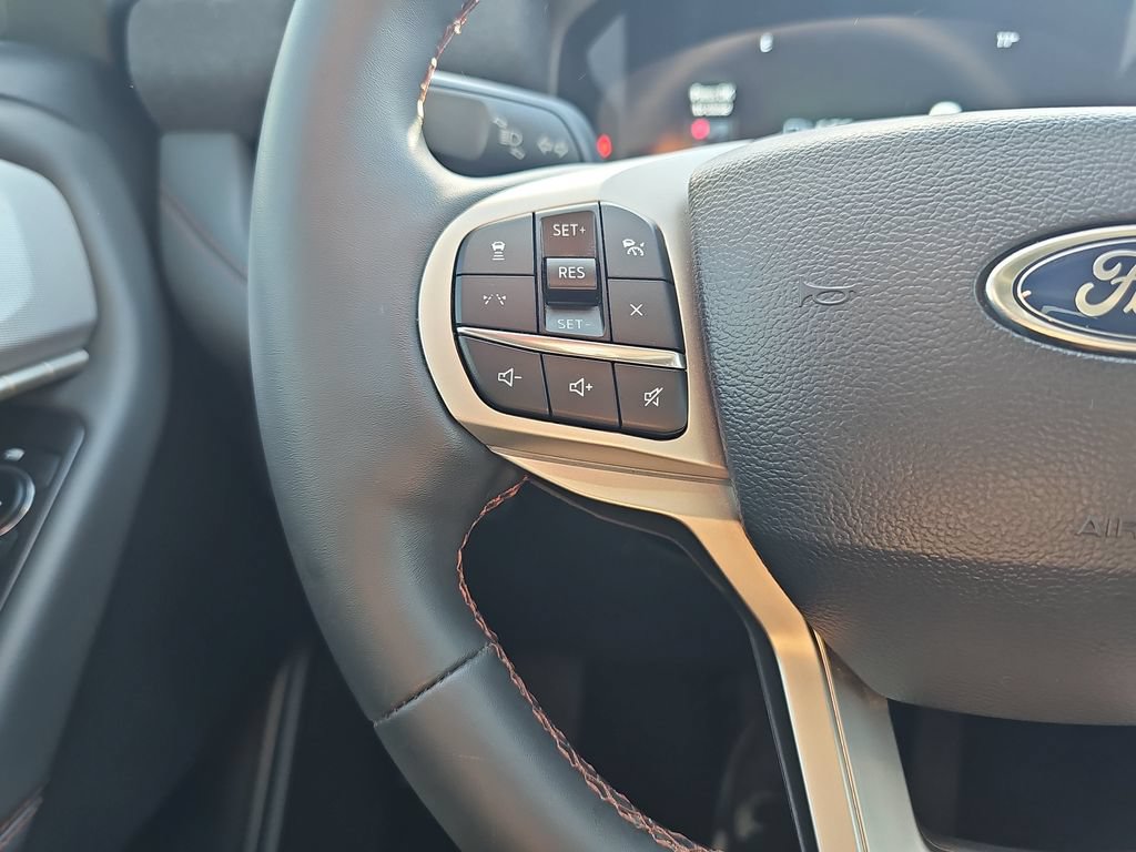 Used 2025 Ford Explorer Active RWD image 17