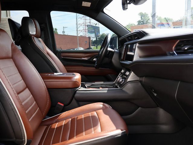 Used 2024 GMC Yukon Denali Ultimate AWD/4WD image 8