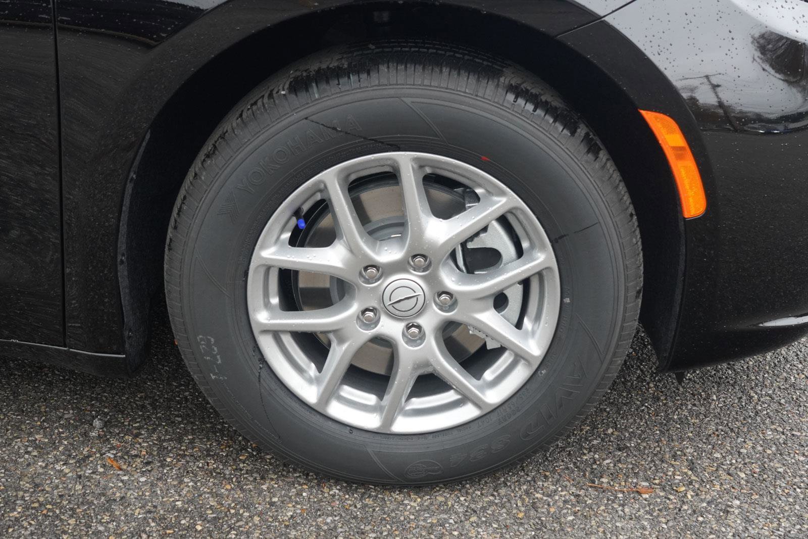 New 2026 Chrysler Pacifica Select image 13