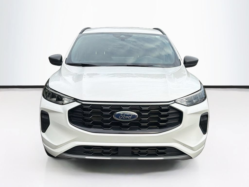 Used 2023 Ford Escape ST-Line w/ Tech Pack #1 AWD/4WD image 2