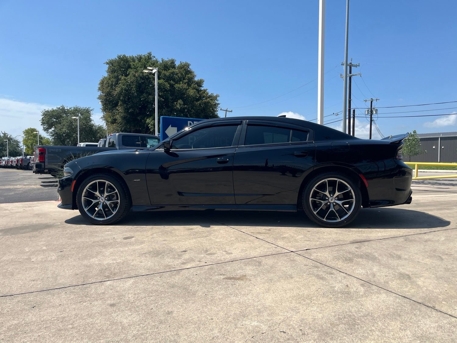 Used 2023 Dodge Charger SXT RWD image 3