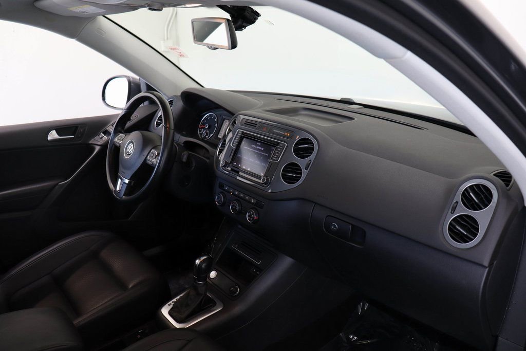 Used 2016 Volkswagen Tiguan SE image 18