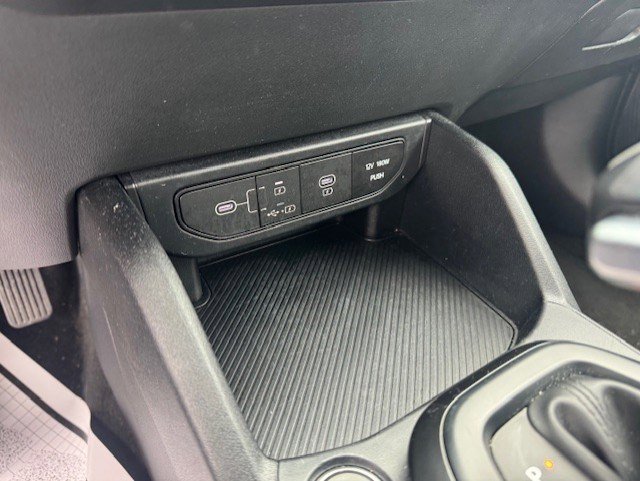 Used 2025 Kia K4 LXS image 22