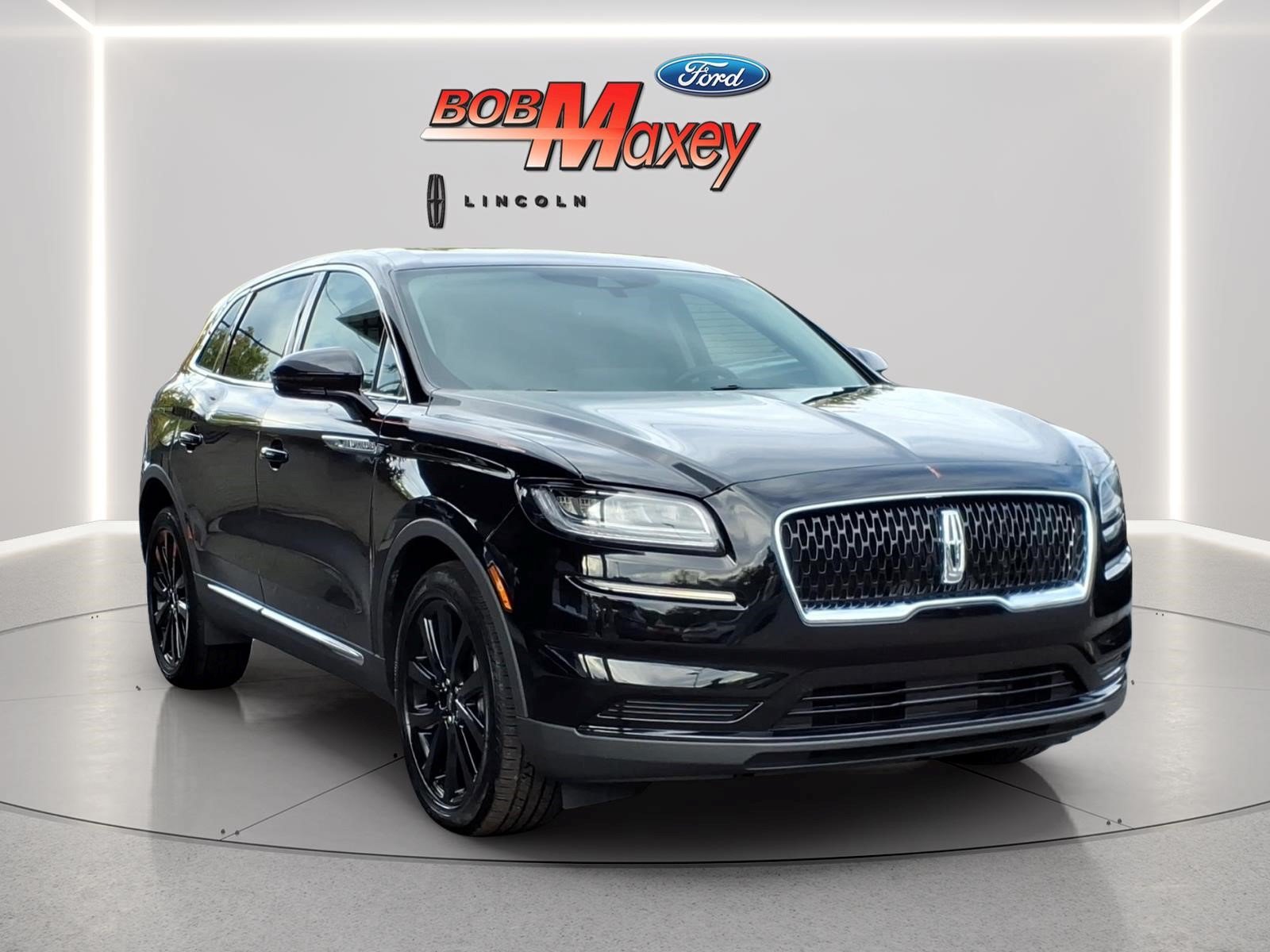 Used 2023 Lincoln Nautilus Reserve w/ Monochromatic Package AWD/4WD image 3