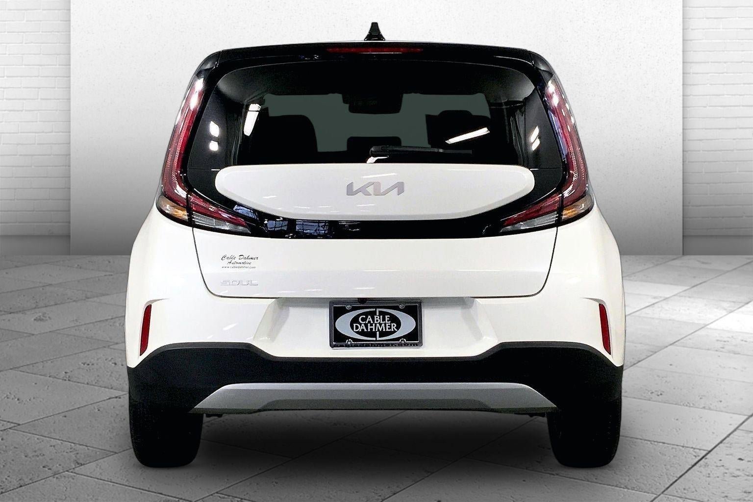 Used 2025 Kia Soul LX FWD image 3