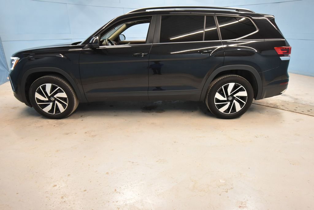 Used 2024 Volkswagen Atlas SE w/ Black Wheel Package image 33