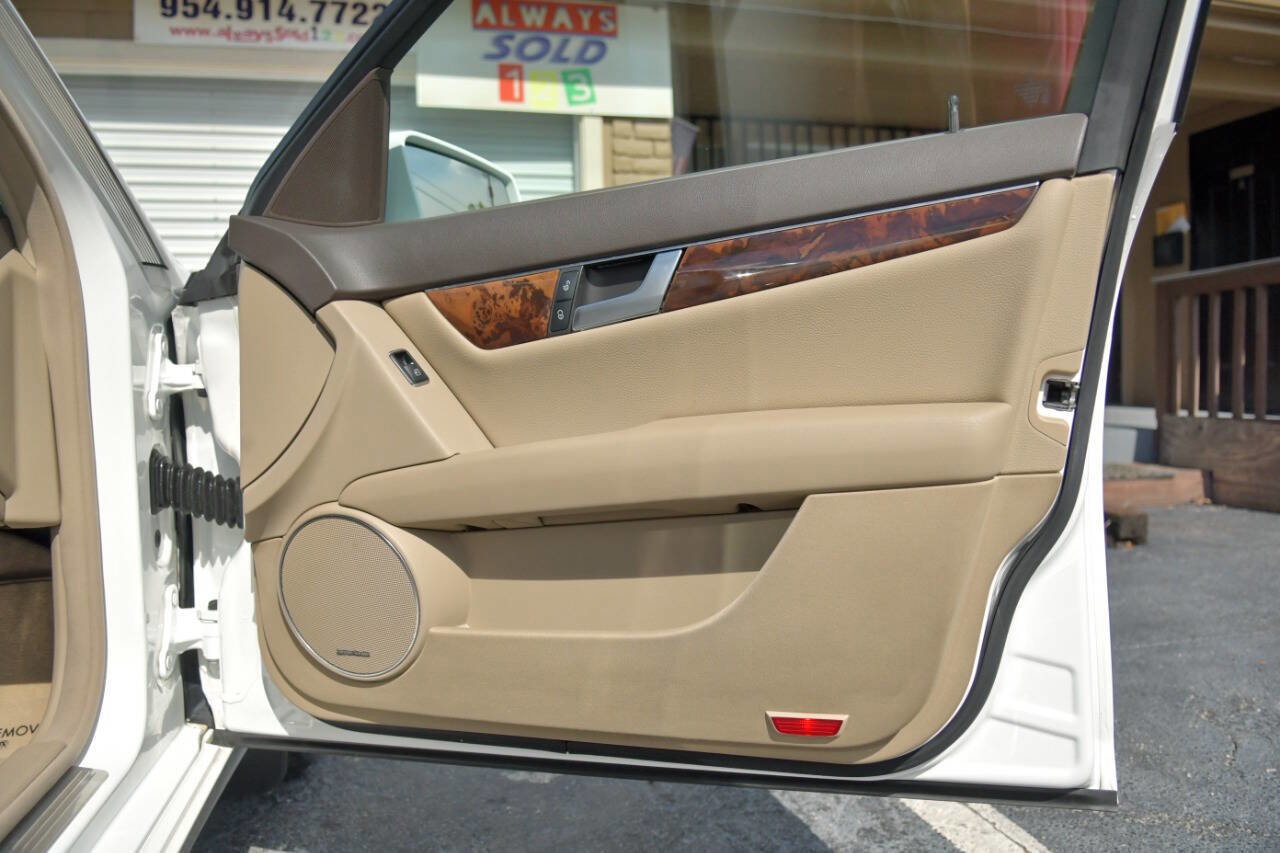 Used 2013 Mercedes-Benz C 300 4MATIC Sedan w/ Multimedia Pkg image 39