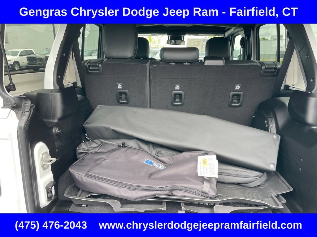 Used 2024 Jeep Wrangler Unlimited AWD/4WD image 32
