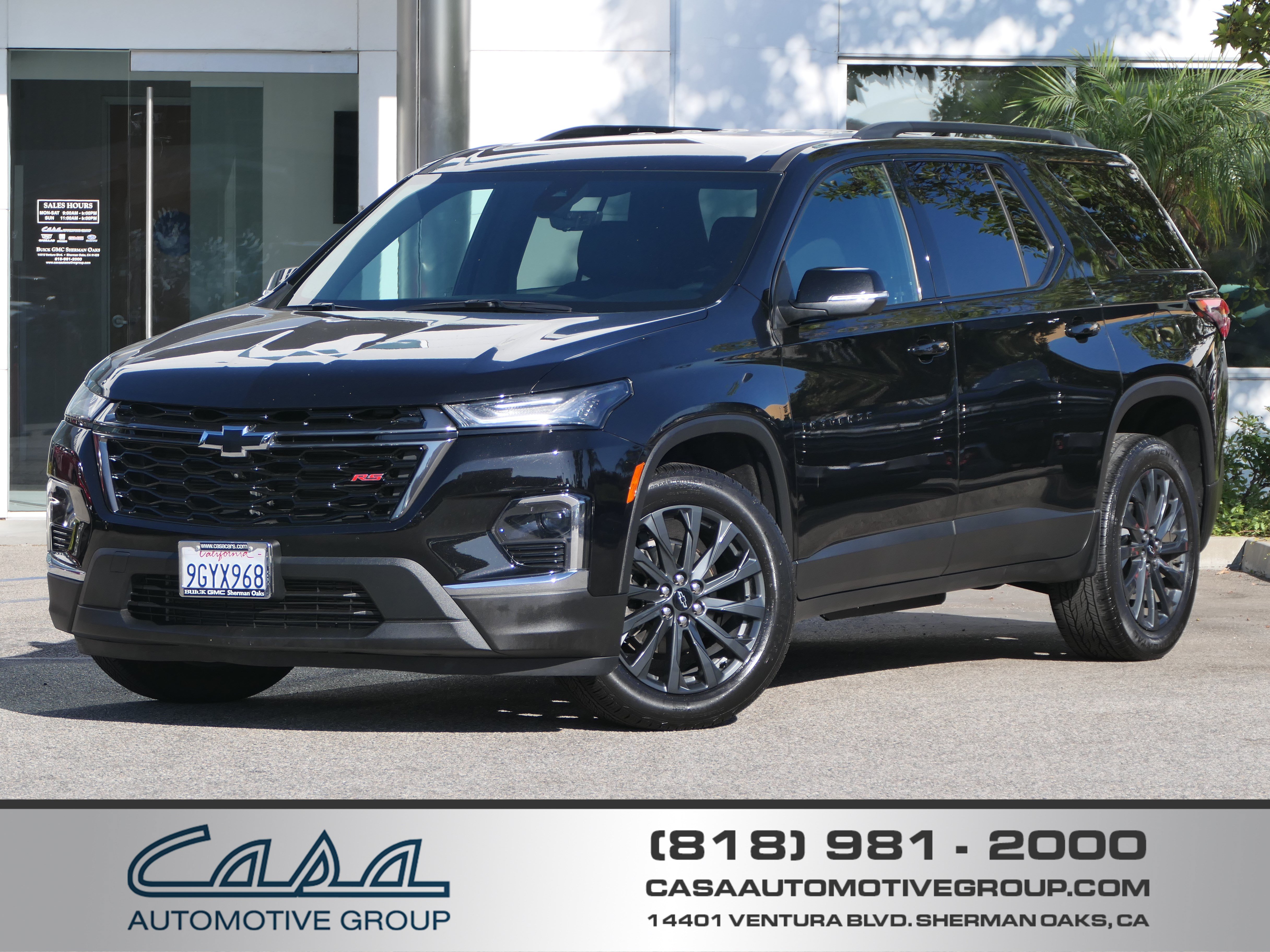 Used 2023 Chevrolet Traverse RS FWD image 1