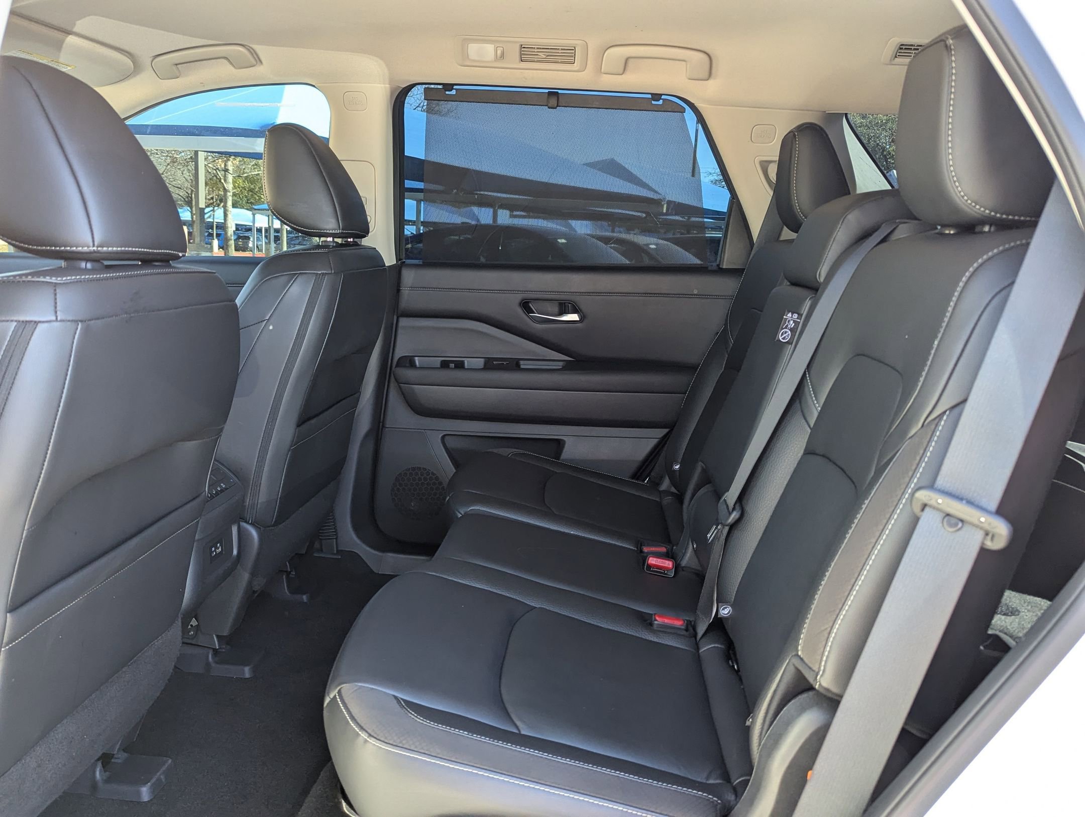 Used 2023 Nissan Pathfinder SL w/ Lighting Package (N92) image 15