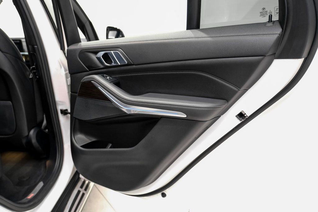 Used 2023 BMW X5 xDrive45e image 41