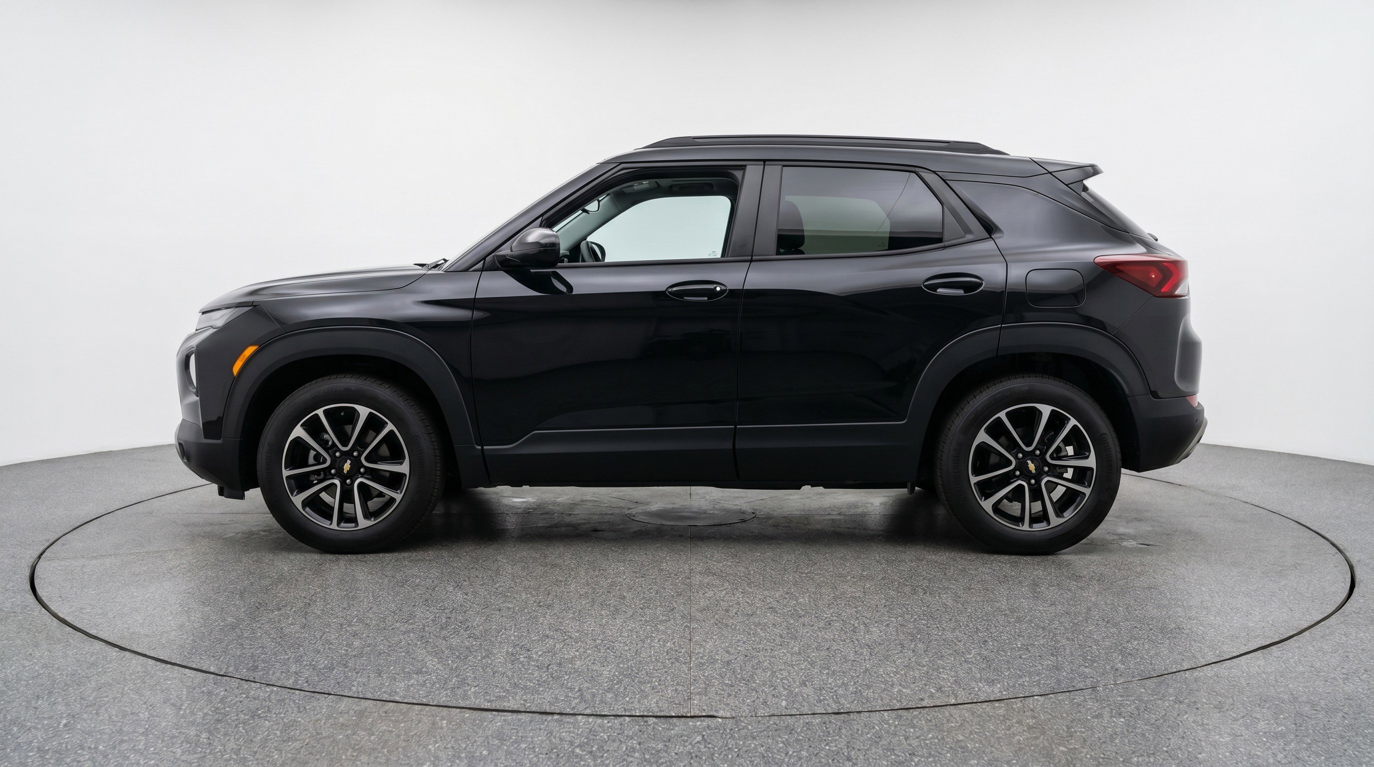 Used 2025 Chevrolet TrailBlazer LT w/ Driver Confidence Package AWD/4WD image 5