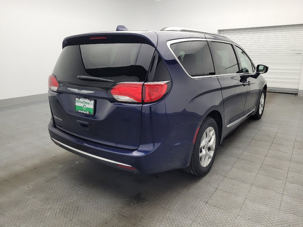 Used 2017 Chrysler Pacifica Touring-L Plus w/ Advanced Safetytec Group FWD image 9
