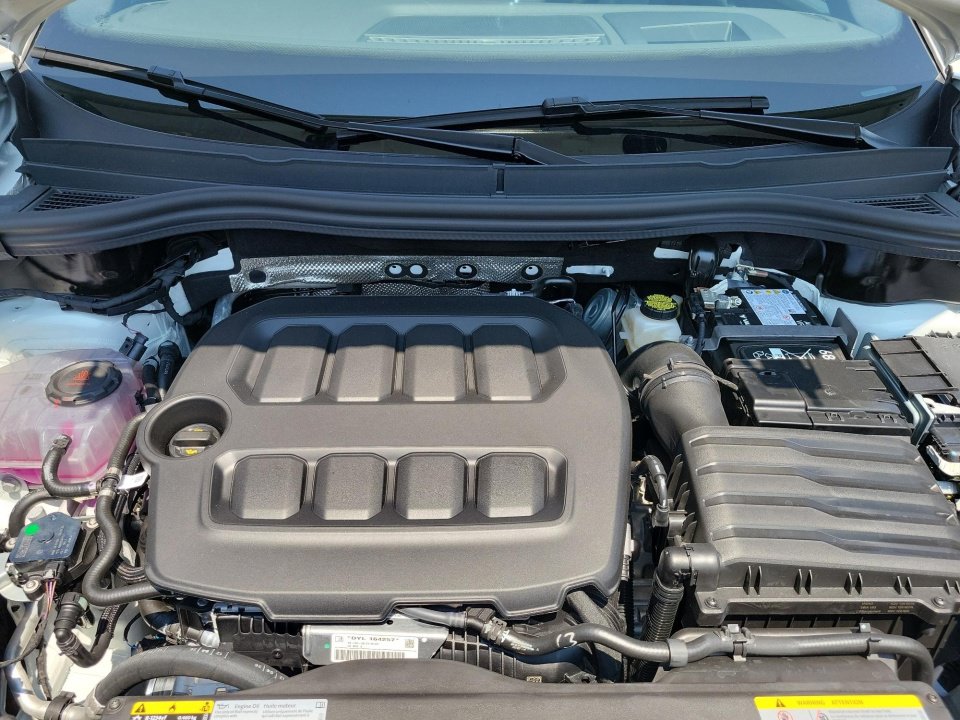 New 2026 Volkswagen Tiguan SE R-Line FWD image 16
