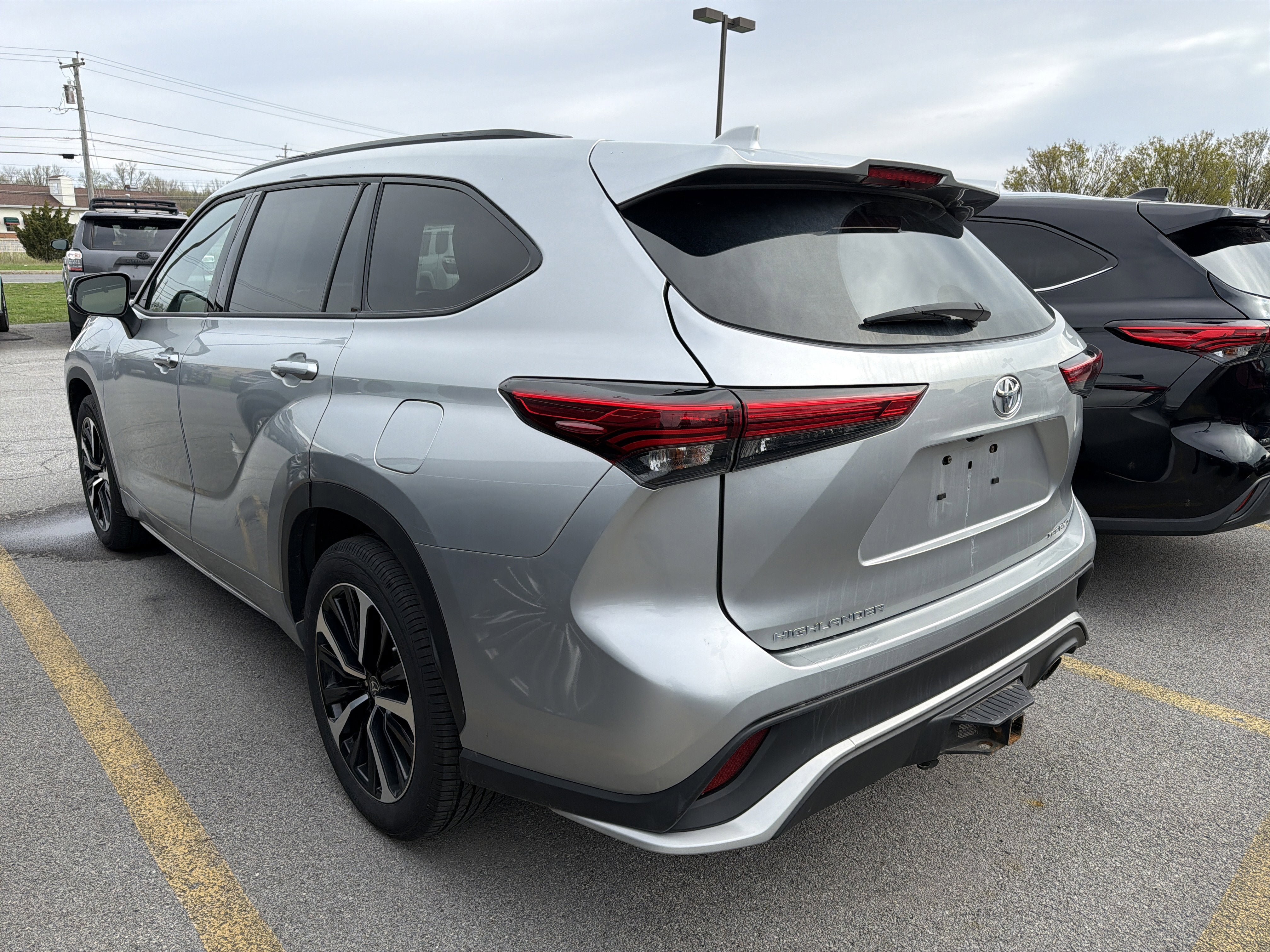 Used 2022 Toyota Highlander XSE AWD/4WD image 5