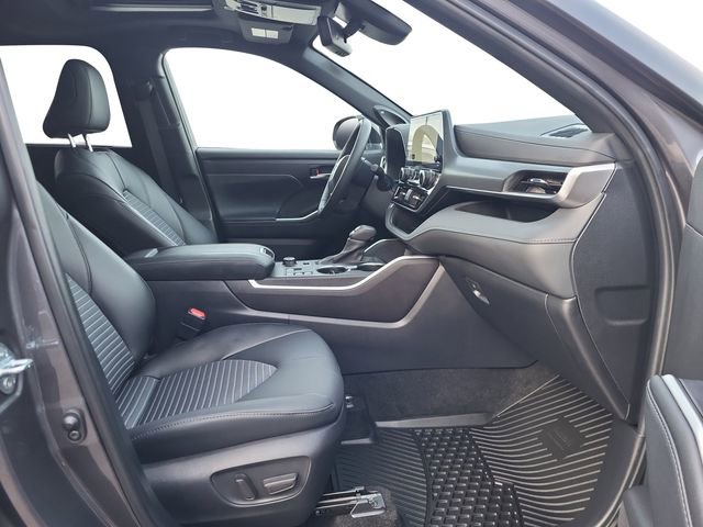 Used 2024 Toyota Highlander XLE image 31