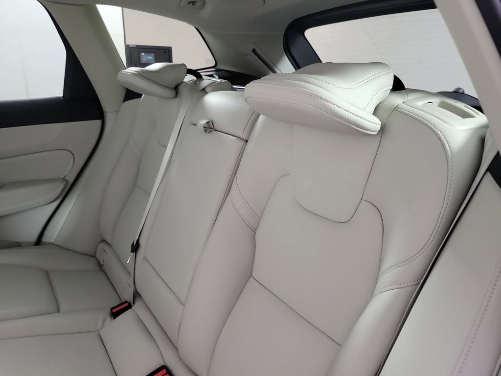 Certified 2023 Volvo XC60 B5 Plus w/ Protection Package Premier AWD/4WD image 15