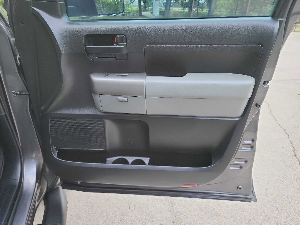 Used 2013 Toyota Tundra 2WD CrewMax w/ Tow Pkg image 33