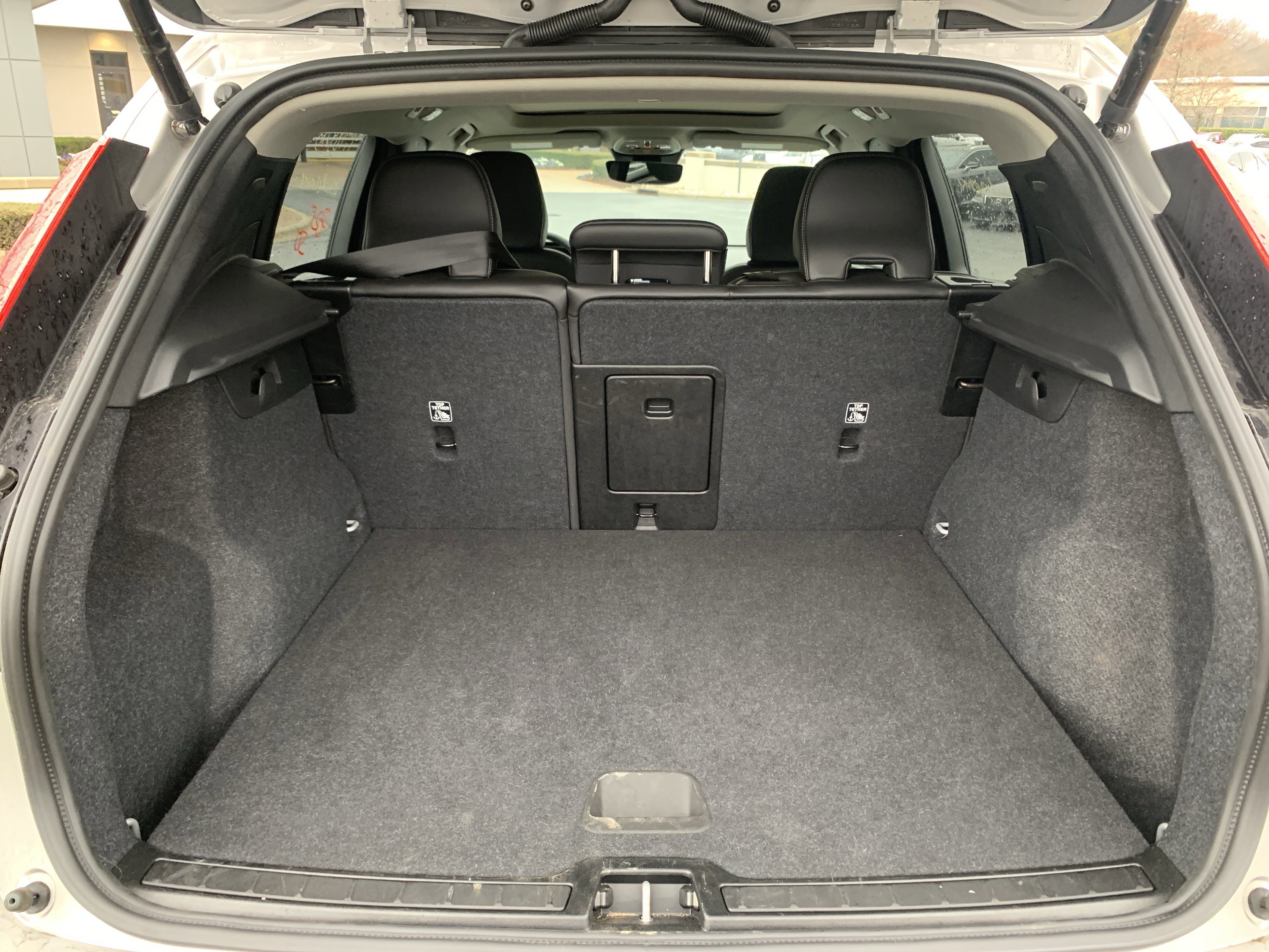 Used 2025 Volvo XC40 B5 Core image 33