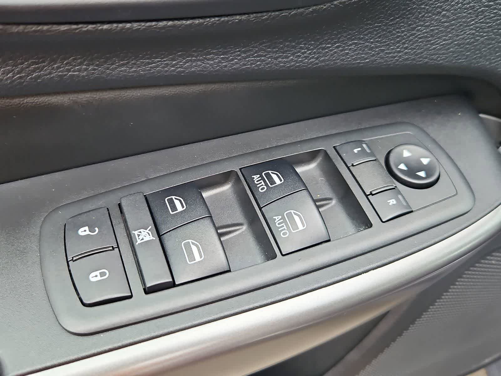 Used 2019 Jeep Cherokee Limited AWD/4WD image 17