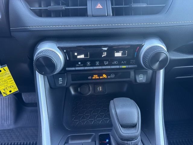 Used 2025 Toyota RAV4 LE AWD/4WD image 11