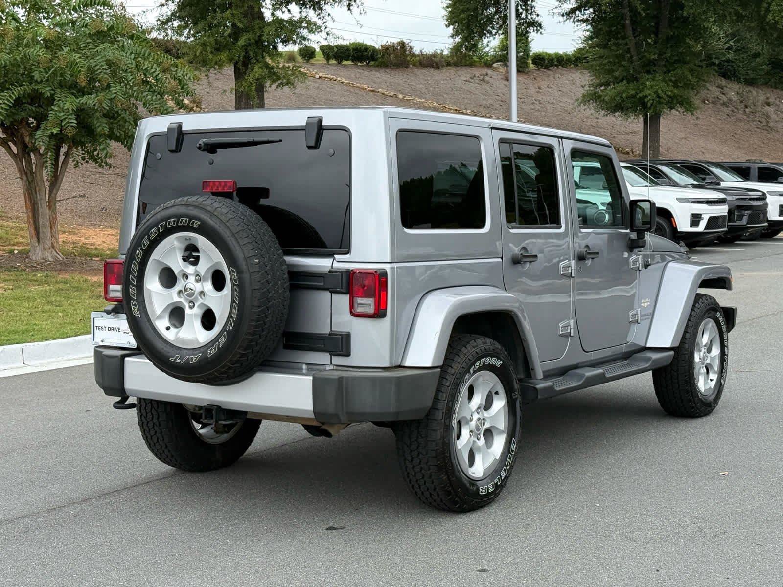 Used 2014 Jeep Wrangler Unlimited Sahara w/ Max Tow Package AWD/4WD image 5