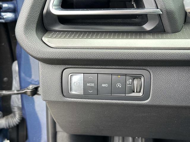 Used 2025 Chevrolet Traverse LT image 25