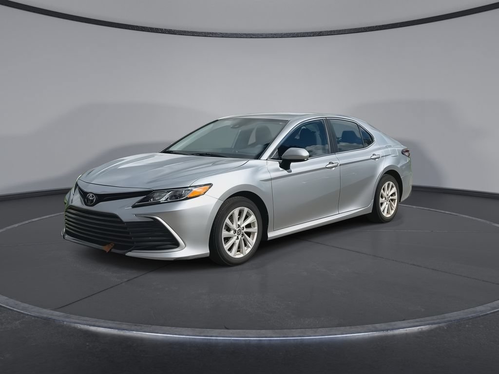 Used 2024 Toyota Camry LE FWD image 4