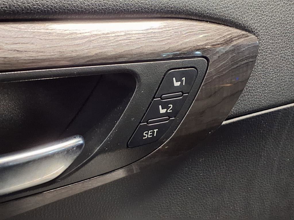 Used 2020 Toyota Highlander Limited image 20