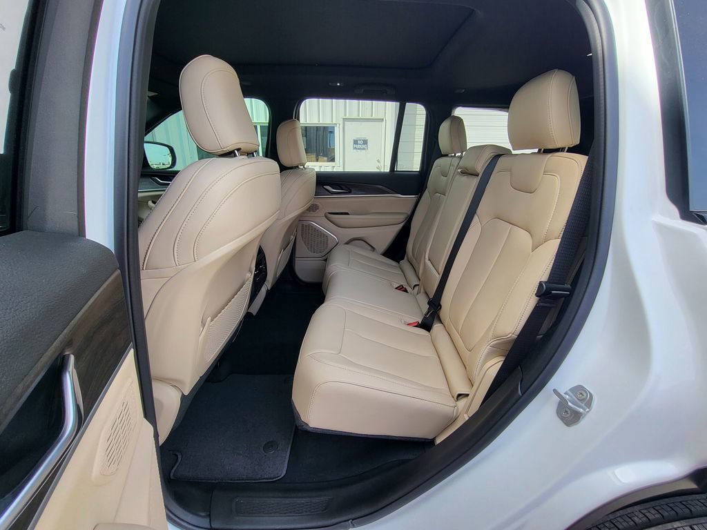 New 2026 Jeep Grand Cherokee Limited w/ Limited Altitude Package AWD/4WD image 25