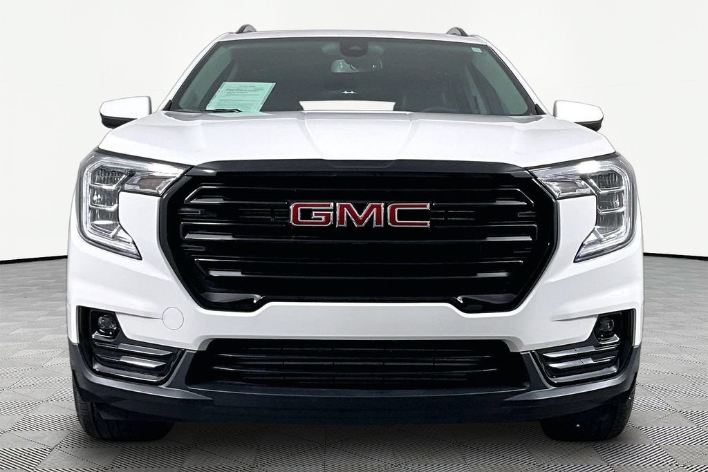 Used 2022 GMC Terrain SLT w/ Elevation Edition FWD image 2
