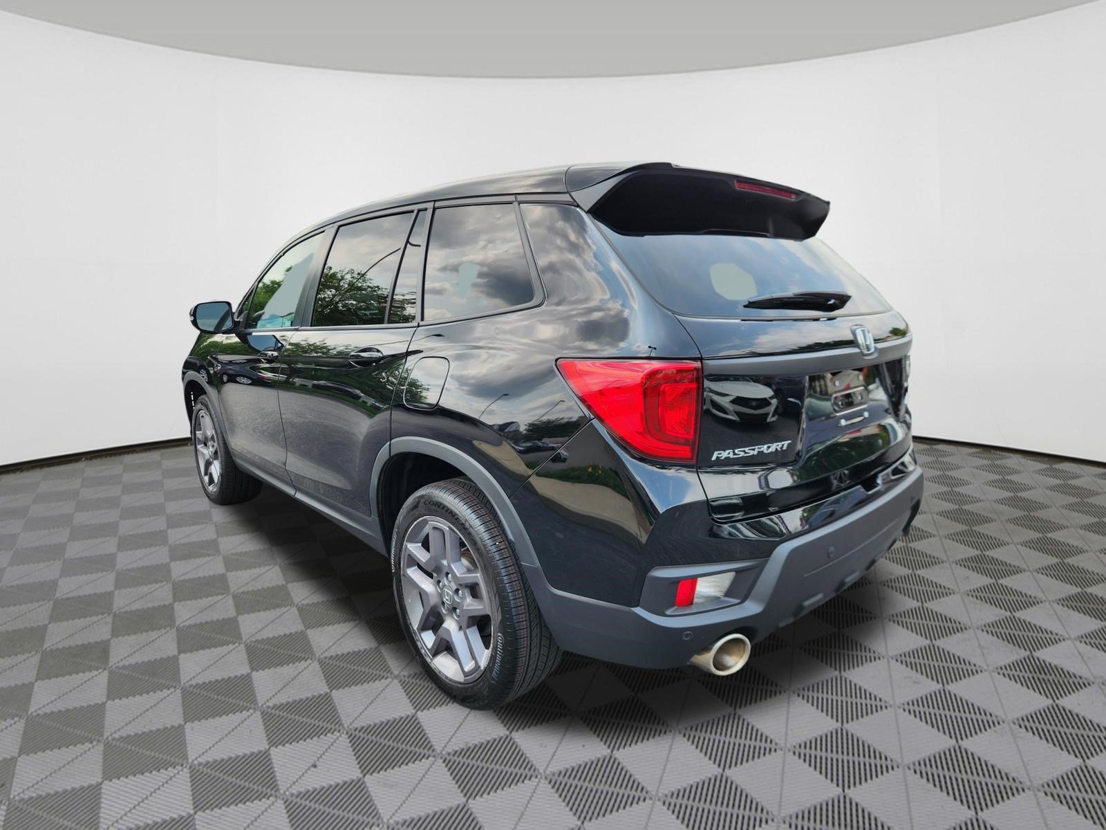 Used 2023 Honda Passport EX-L image 3