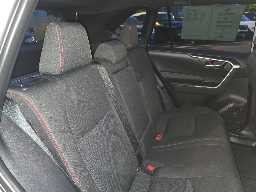 Used 2025 Toyota RAV4 SE AWD/4WD image 17