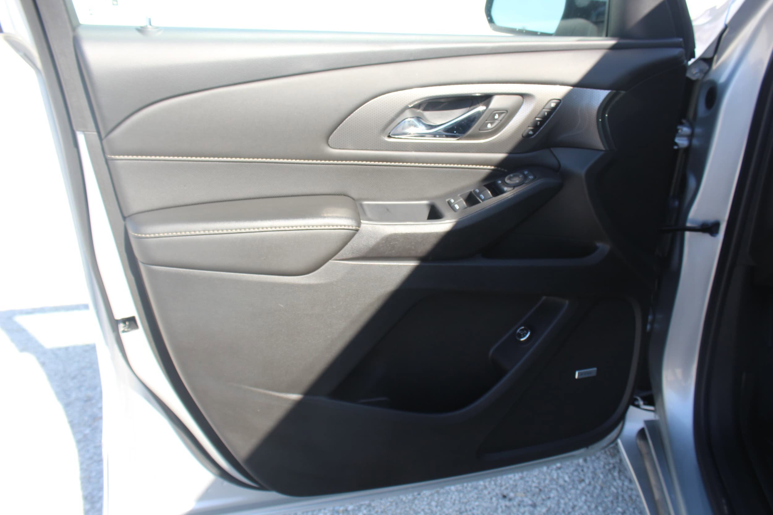 Used 2022 Chevrolet Traverse Premier w/ LPO, Floor Liner Package AWD/4WD image 16