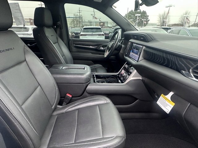 Used 2021 GMC Yukon Denali w/ Denali Premium Package image 16