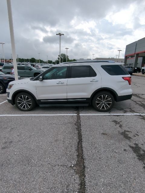 Used 2016 Ford Explorer Platinum AWD/4WD image 4