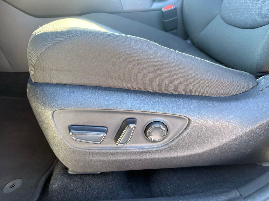 Used 2025 Toyota RAV4 XLE image 28